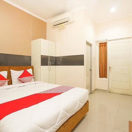 Oyo 450 Semampir Residence Surabaya Exteriör bild