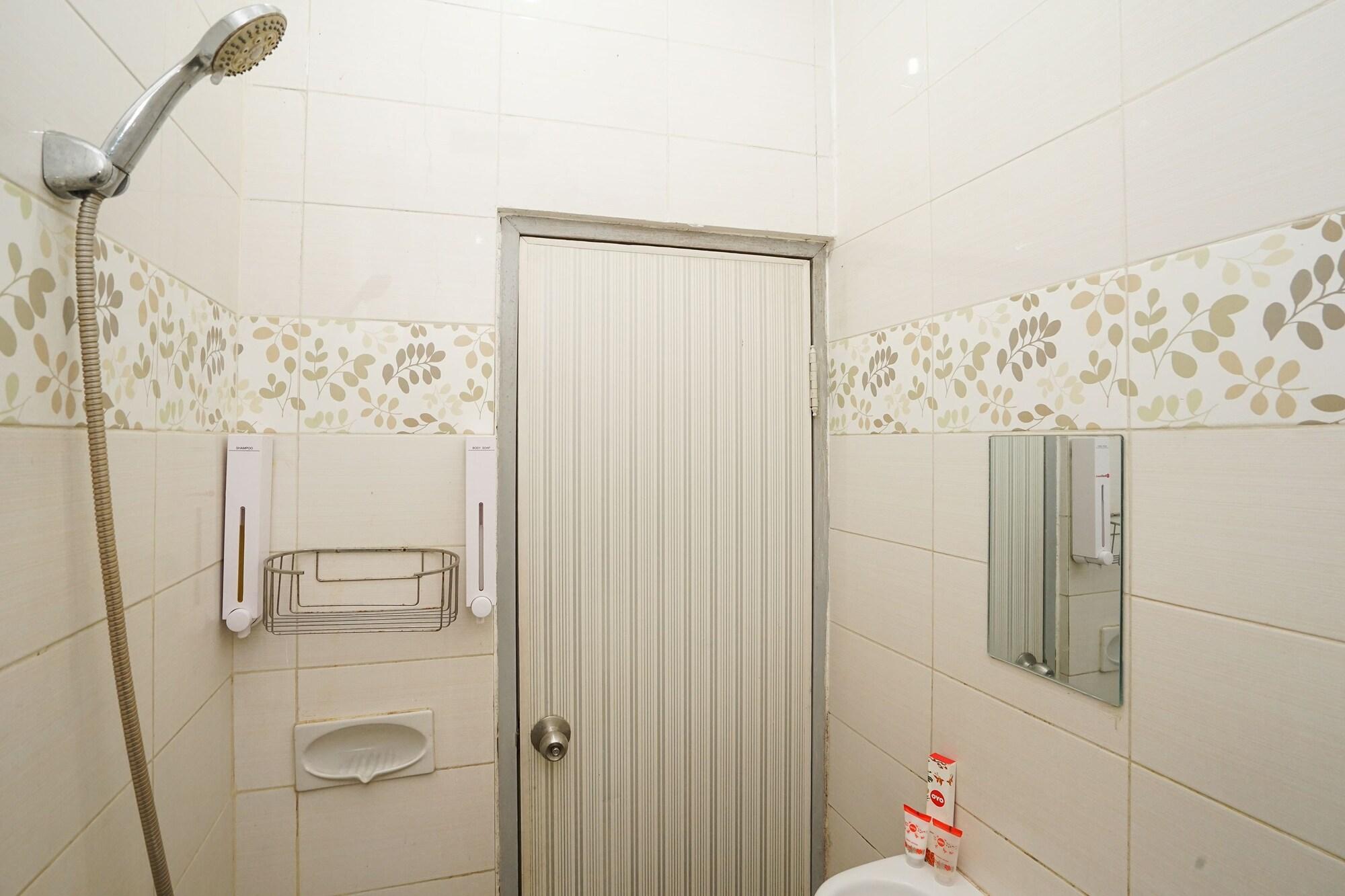 Oyo 450 Semampir Residence Surabaya Exteriör bild